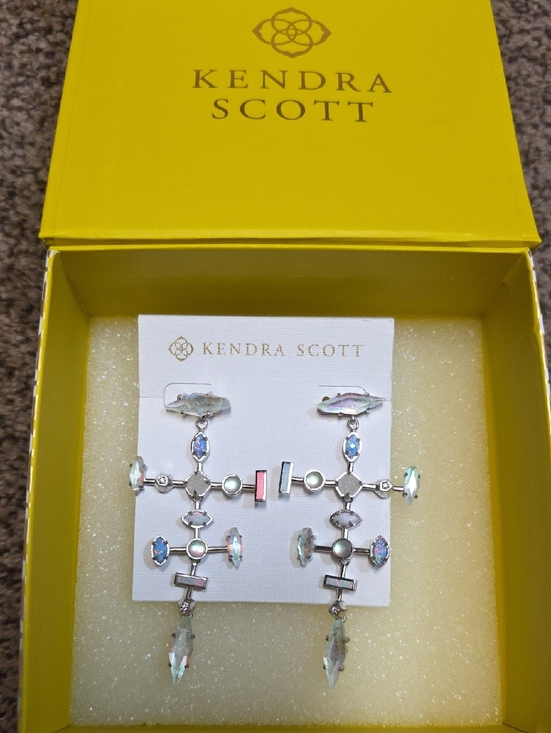 Kendra Scott Jewelry - EUC Kendra Scott Teagan Earrings Iridescent Crystal Drop Earrings In Silver